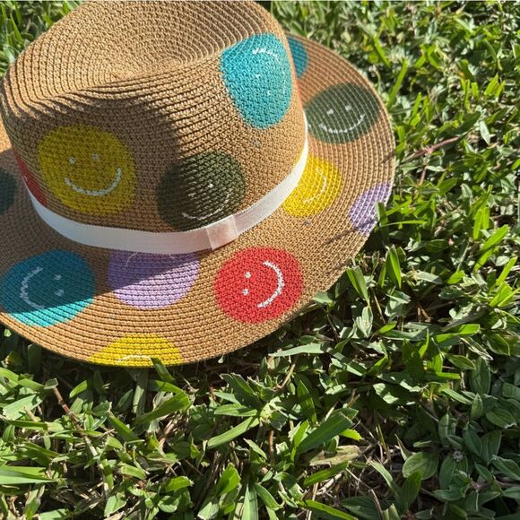 Hand Painted NWT Colorful Smiley Face Straw Hat - White Trim - Picture 2 of 3